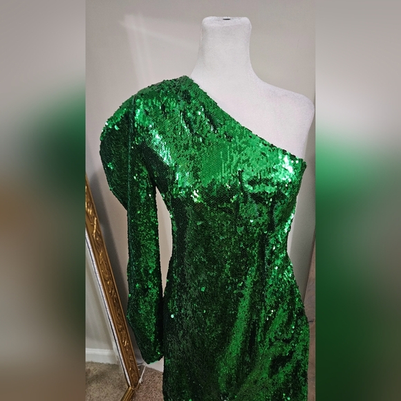NBD Rihanna Sequin Mini Dress in Bright Green One Sboulder. Size Small - Picture 9 of 13